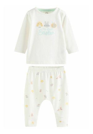 Conjunto para bebé con temática de Pascua, que incluye una camiseta de manga larga en color crema claro con animales bordados y pantalones a juego decorados con motivos en tonos pastel.