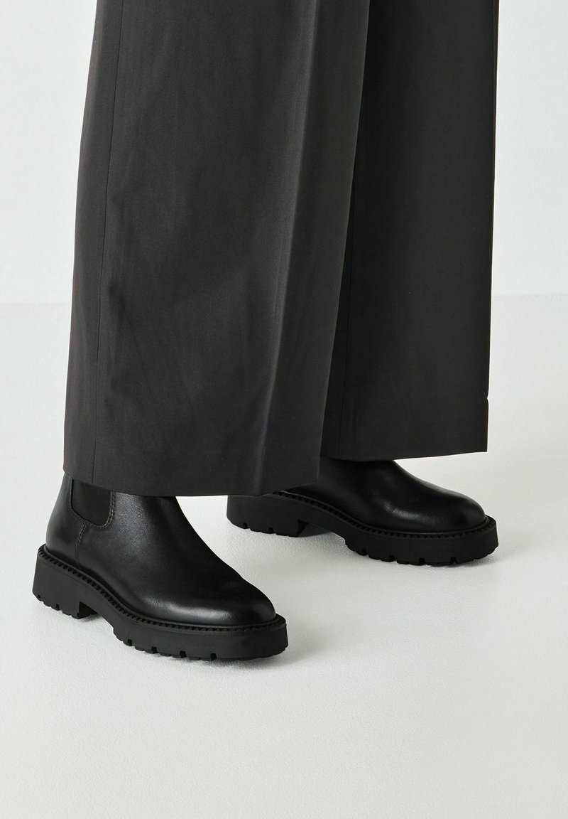 Tamaris CHELSEA - Kotníková obuv - black leather