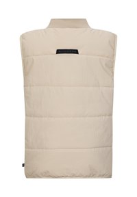 Beige ärmellose Steppweste mit horizontal gestepptem Muster, geripptem Kragen und schwarzem Logo-Patch auf der Rückseite. Glattes, leichtes Material.
