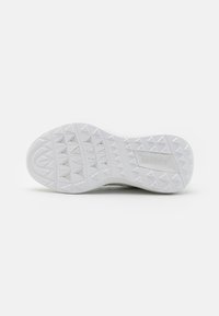 Lacoste L003 EVO 124 - Sportbačiai - white