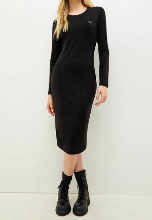 Pouzdrové šaty - black