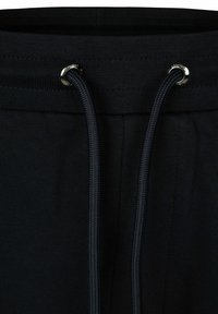 Zwarte elastische tailleband met twee zilveren oogjes en donkere trekkoorden. Heeft een ribbelstructuur en een gladde afwerking.