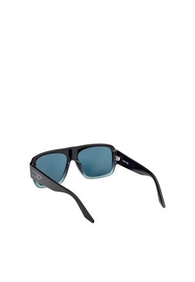 Černé obdélníkové sluneční brýle s modrými skly, které mají elegantní design a mírně zakřivené nožičky. Mezi detaily se nachází logo na nožičce.
