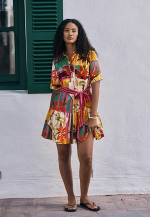 Next, REGULAR FIT - SHORT SLEEVE TIE WAIST SHIRT DRESS . - Blousejurk - multi tropical print