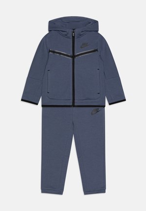 Nike Sportswear TECH UNISEX SET - Tracksuit - diffused blue