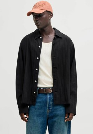 RELAXED FIT - Pluus - black