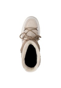 Beige suède enkelboots met een ronde neus, dikke witte zool en gevlochten veters. Interieur gevoerd met zwarte stof voor extra warmte.