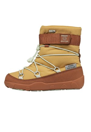 Braun und beige Knöchelstiefel aus wasserdichtem Material, mit elastischen Schnürsenkeln und einer strukturierten Sohle. Verfügt über ein Logo-Patch und eine verstärkte Zehenkappe.