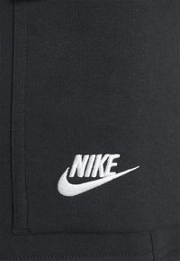 Nike Sportswear CLUB CARGO - Teplákové kalhoty - black