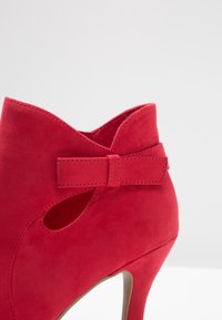 Tamaris Korolliset nilkkurit - red