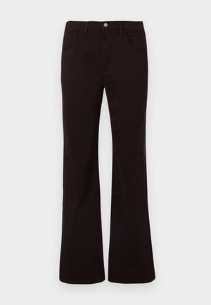 Jean noir évasé taille haute avec bouton avant, fermeture éclair, passants pour ceinture, poches avant et arrière sur fond blanc.