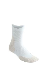 Világoskék sportzokni bordázott textúrával; megerősített bézs sarkú és orrú a tartósság érdekében; középig érő magasság.