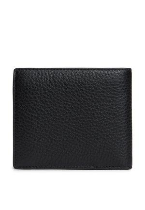 Černá texturovaná kožená peněženka s dvojitým přehybem a viditelným prošíváním na okrajích, zobrazena zavřená na jednobarevném bílém pozadí.