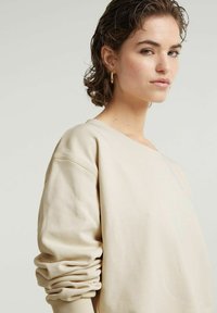 Thumbnail Image 4