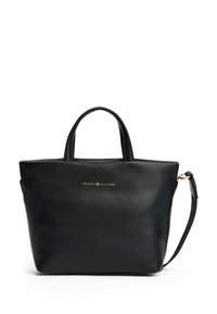 Sac fourre-tout en cuir noir avec deux poignées courtes, une bandoulière amovible et un logo en relief doré à l'avant. Surface texturée.