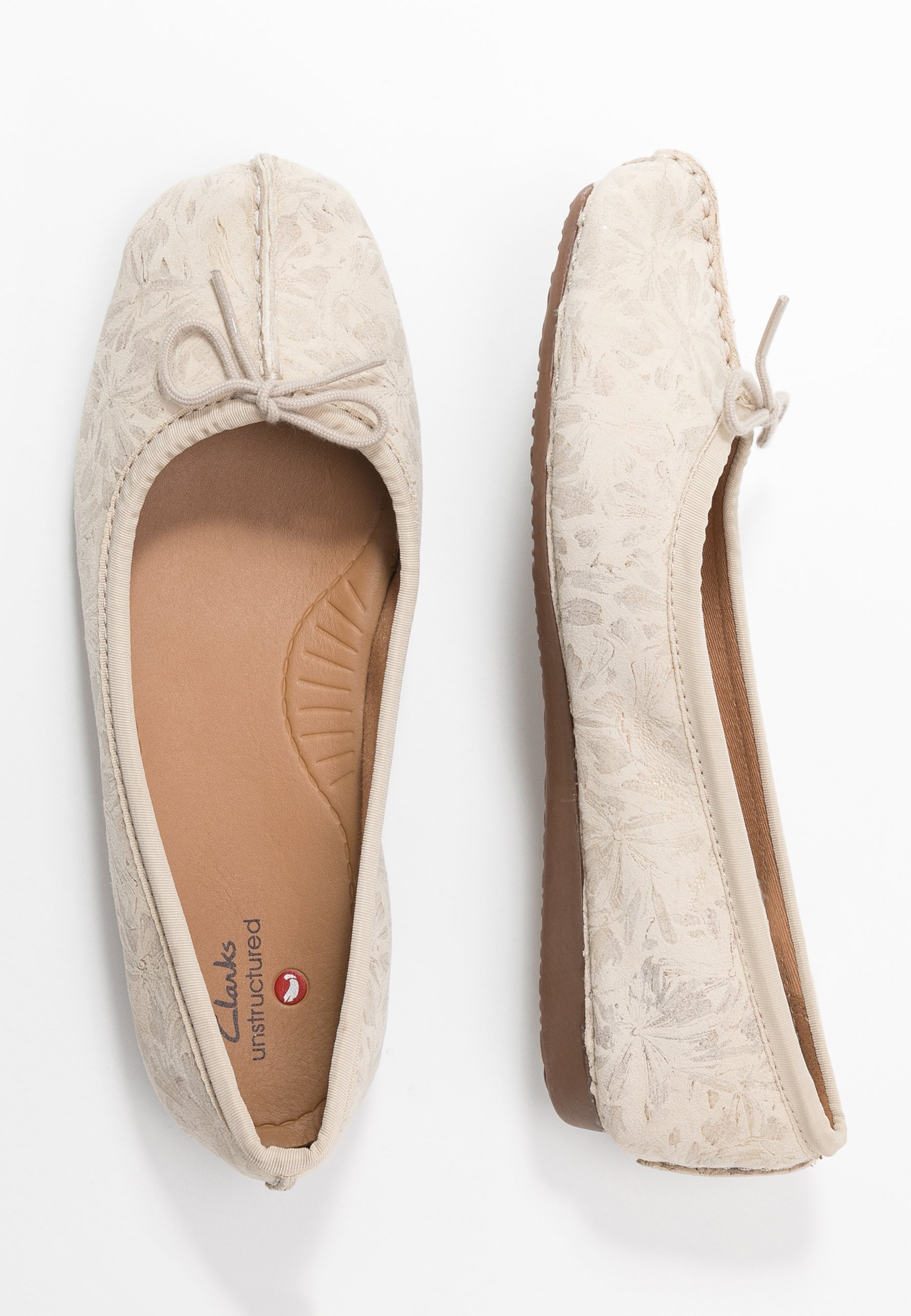 clarks unstructured pumps