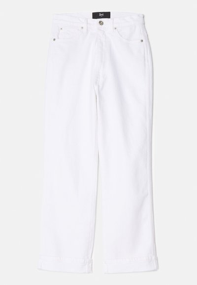 Λευκό τζιν παντελόνι με ίσια γραμμή, διαθέτει κουμπί κλεισίματος, δύο μπροστινές τσέπες και γυριστές μανσέτες.