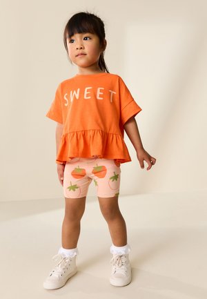 Next, REGULAR FIT - SHORT SLEEVE  SET  - Short - orange strawberry