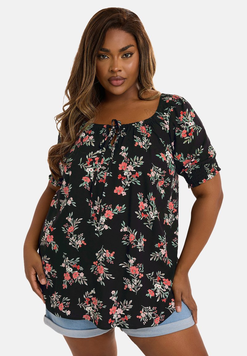 Svart blommig blus med korta elastiska ärmar, fyrkantig halsringning och knytning fram, prydd med rosa och gröna blommönster.