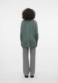 Vero Moda VMLEFILE BOXY NOOS - Strickpullover - balsam green