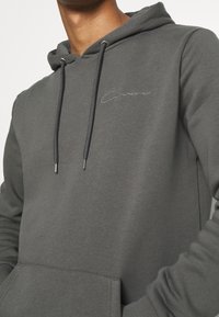 CLOSURE London Luvtröja - dark grey