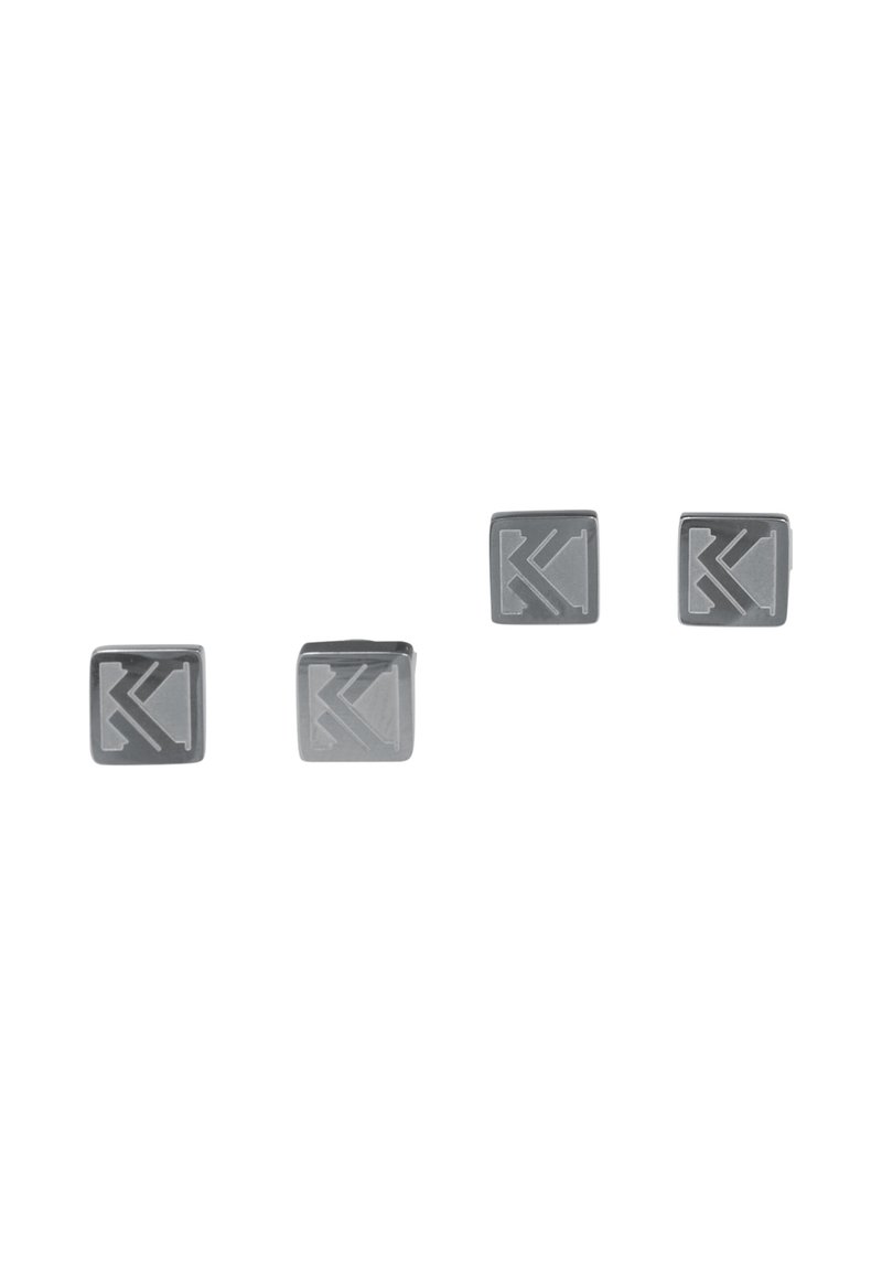 Grå firkantede mansjettknapper med graverte geometriske mønstre. Jevn metallisk finish og avrundede kanter. Sett med to par.
