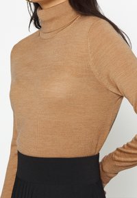 GAP Jersey de punto - camel