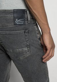 Denham BOLT  - Calças de ganga de corte skinny - grey