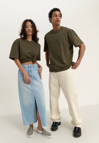 YOURTURN UNISEX BASIC OVERSIZED T-SHIRT - Jednoduché tričko - khaki