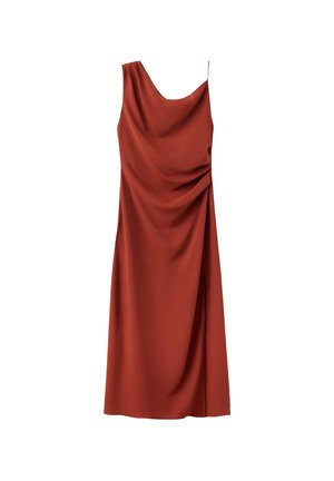 Robe midi sans manches couleur rouille avec un col drapé et des fronces latérales créant de doux plis.