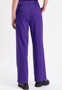 Cache Cache BREITE GERADE GESCHNITTENE - Bukser - violet