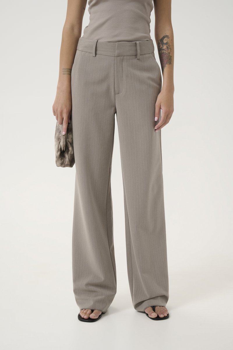 Gestuz JOELLE PINSTRIPE PANTS - Hlače - rock ridge