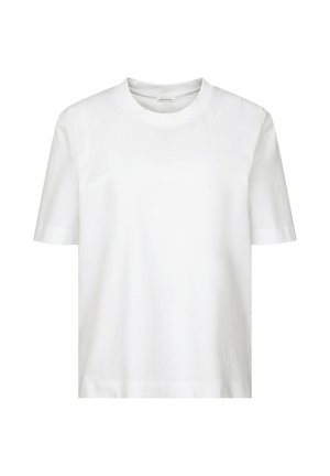 Prosty biały T-shirt z krótkim rękawem i okrągłym dekoltem, wykonany z miękkiej bawełny, prezentowany na białym tle.