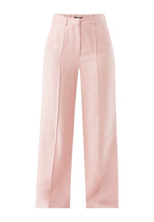 Pantalon large rose pâle à la coupe ajustée, avec des plis à l'avant et un tissu lisse et texturé.