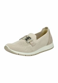 Beige instap schoen met gebreide textuur, een zilveren metalen accent en een gevoerde zool. Heeft een subtiele patroon langs de bovenkant.