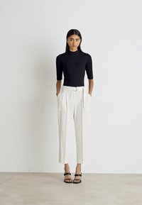 BOSS TAPIAH - Housut - open white