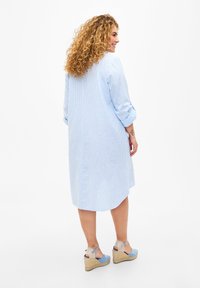 Zizzi Vapaa-ajan mekko - serenity wh. stripe