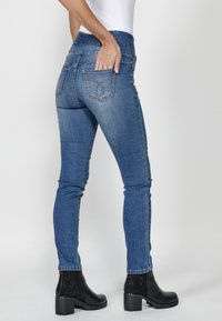Koroshi Traperice uskog kroja - azul med   medium blue
