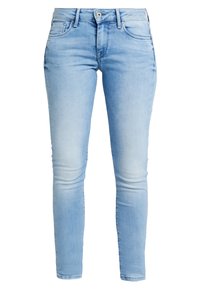 Hubené džíny ve světlém modrém denimovém provedení, s předními kapsami, zapínáním na knoflík a vybledlým vzhledem pro zvýraznění textury.