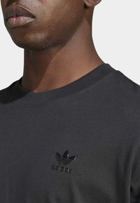 adidas Originals GFX  - Triko s potiskem - black