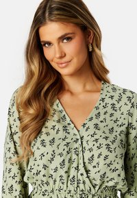 Bubbleroom WRAP BLOUSE - Bluse - green