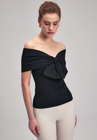 adL 11543782000611 - KNOTTED KNITTED BLOUSE. - T-SHIRT TOP - ADL - T-shirts print - Black