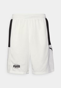 Pantalones cortos deportivos blancos de material sintético con paneles laterales negros. Presenta una cinturilla elástica y un logo negro de Puma en la parte inferior izquierda.