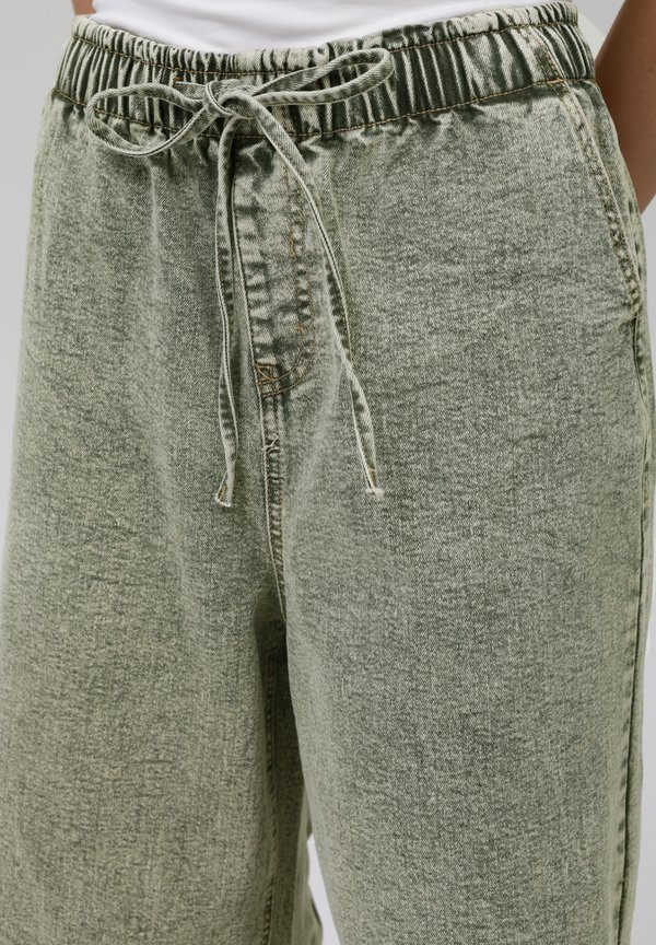 UNISEX - Relaxed fit jeans - light olive4