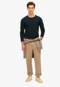 Superdry & Co ESSENTIAL niebieski