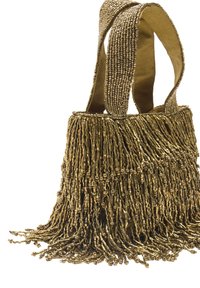 Złota torebka z koralikami o frędzlanym wzorze, z detaliczną pracą koralikową i dwoma uchwytami. Tekstura jest gładka z metalicznymi akcentami.