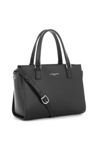 Borsa a mano in pelle nera strutturata con doppi manici superiori e una tracolla rimovibile. Presenta un logo argentato e un design minimale.