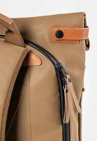 Aunts & Uncles OSAKA - Tagesrucksack - tapir