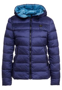 Giubbotto imbottito blu navy con interno a contrasto azzurro chiaro, chiusura con zip e design trapuntato orizzontale, dotato di tasche laterali e dettagli con logo.