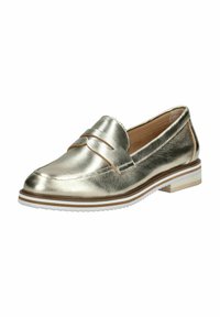 Mocassini metallici dorati con una texture liscia, punta tonda e cinturino decorativo. Tacco basso a blocchetto con dettagli bianchi sui lati e suola in gomma.